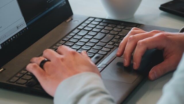 HTMLとは何か初心者向けにわかりやすく解説(図や画像で説明)