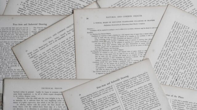 HTML/CSSで要素の重なりを指定するz-indexの使い方を解説