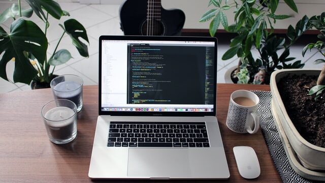 HTMLで段落をつくる方法(Webページ上の例も紹介)